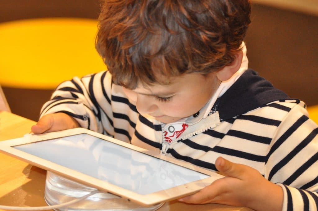 Proteger a tu hijo del caos en internet