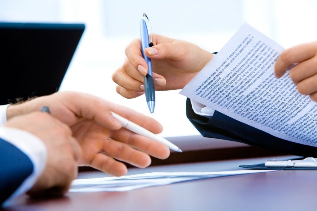 El doble control de transparencia en contratos celebrados con consumidores